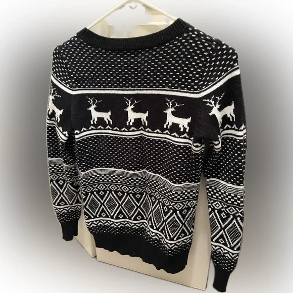 Black and White Old Navy Sweater Size Small - EUC - Picture 2 of 5